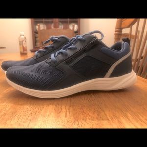 (SOLD) Women’s Vionic Blue Agile Lyla Walking Shoe, size 9.5